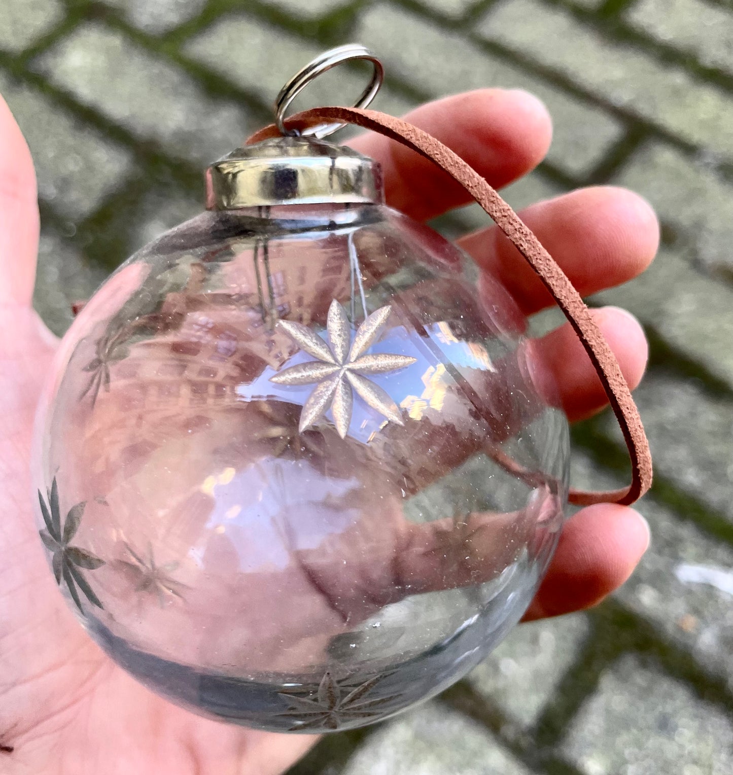 4 smukke, gedigne glaskugler