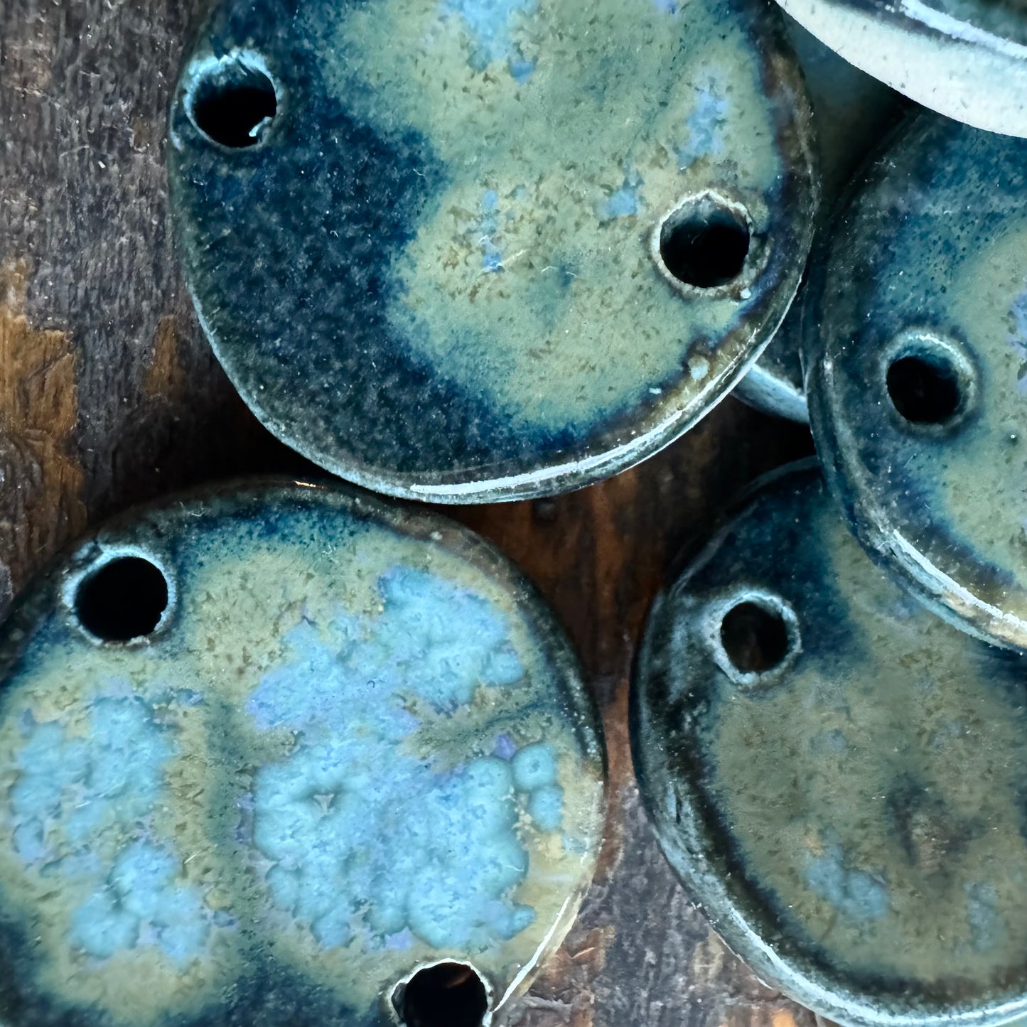 Mini planet, blågrå med liv.