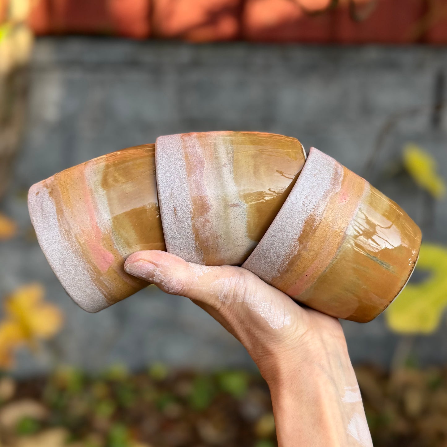 Krus med tomatfarvet midte