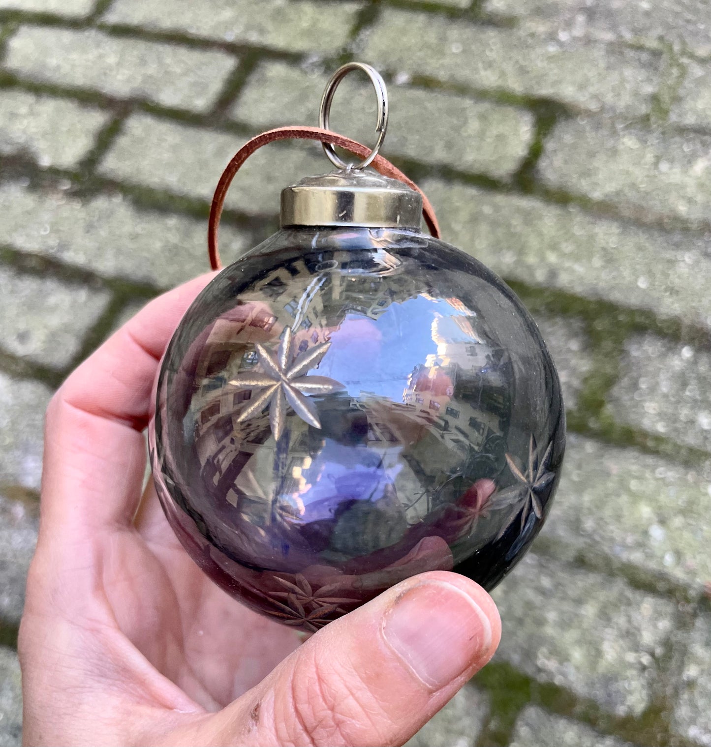 4 smukke, gedigne glaskugler