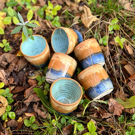 Krus med lyseblå midte.