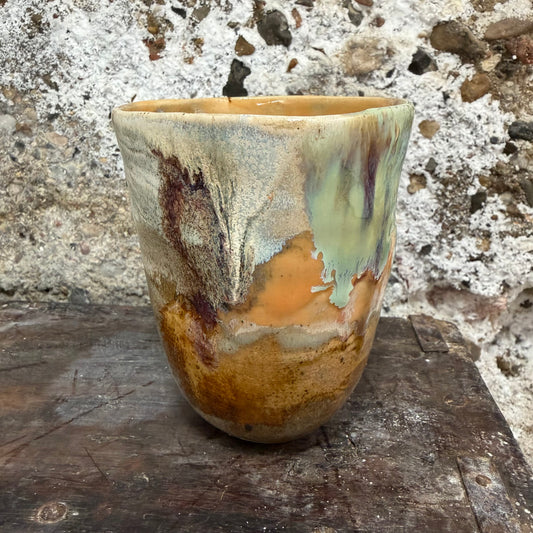 Krøllet krus, der ligger vildt godt i hånden