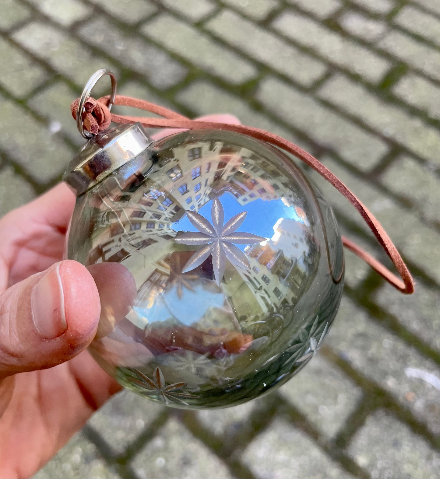 4 smukke, gedigne glaskugler